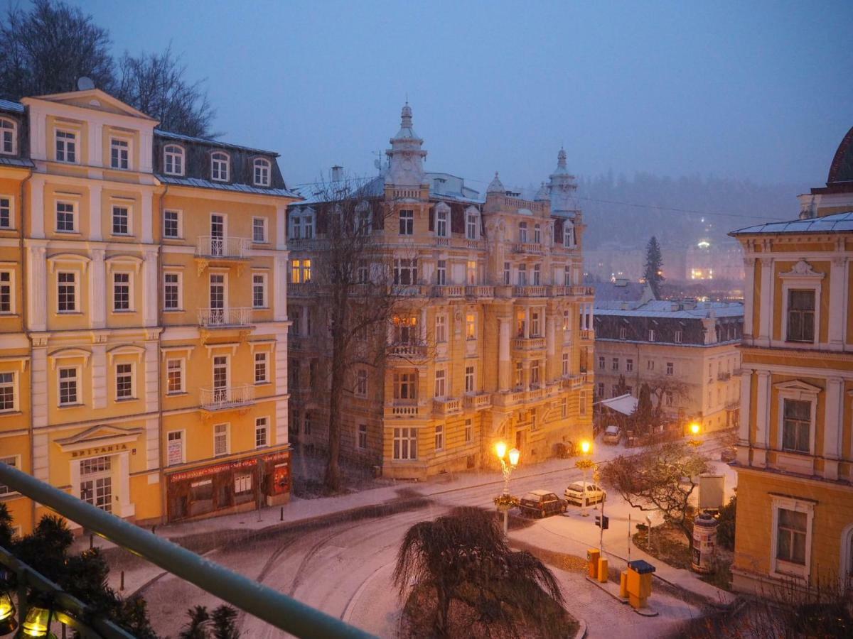 Balconies Above Colonnade Apartment Marianske Lazne Exterior photo
